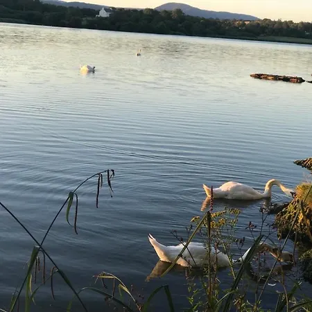 Апартаменты Lakeside Lookout