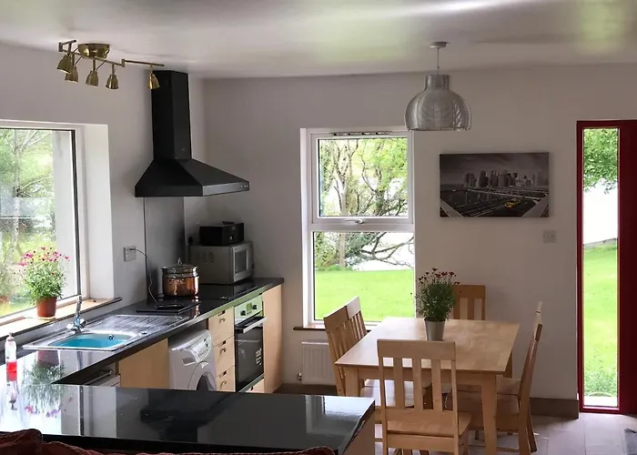 Lakeside Lookout * Bantry