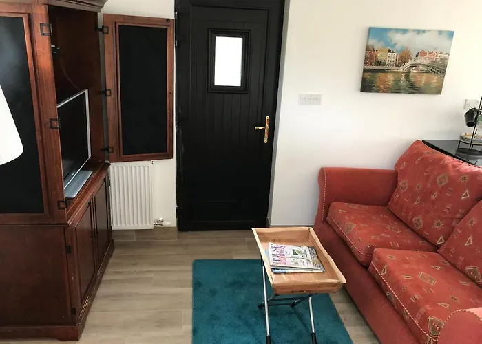 Lakeside Lookout Apartment