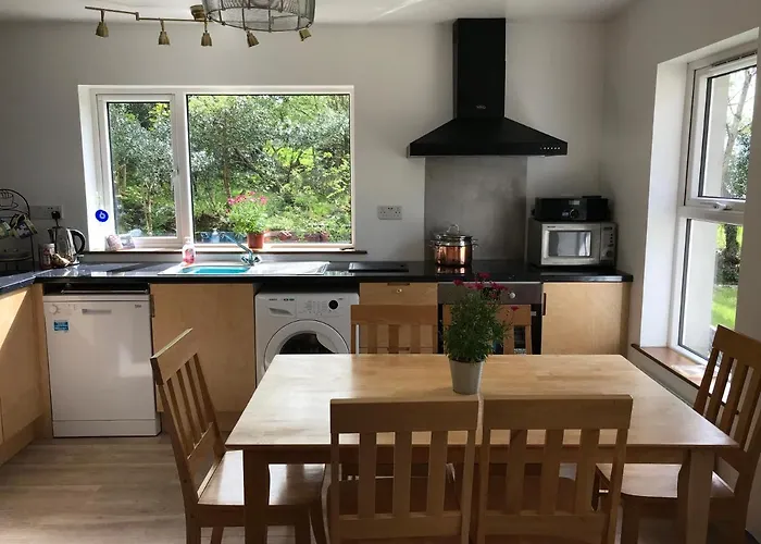 Lakeside Lookout * Bantry